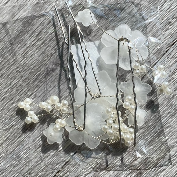 BNIP Silver and White Bridal Hair Pins - Picture 4 of 5